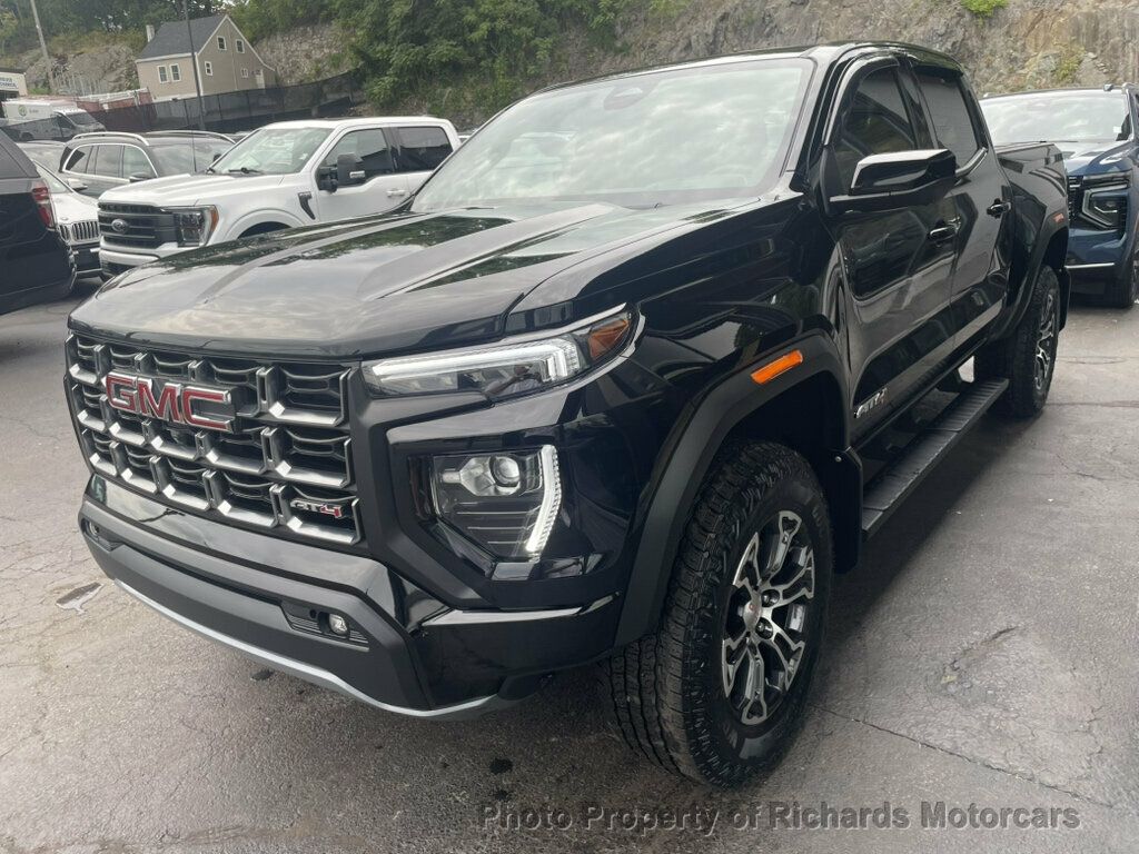 2025 GMC Canyon 4WD Crew Cab AT4 - 23079907 - 3