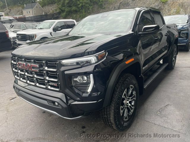 2025 GMC Canyon 4WD Crew Cab AT4 - 23079907 - 3