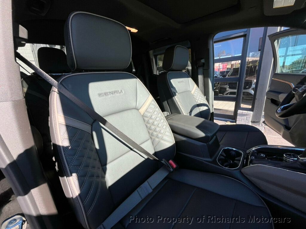 2025 GMC Canyon 4WD Crew Cab Denali - 22929979 - 18