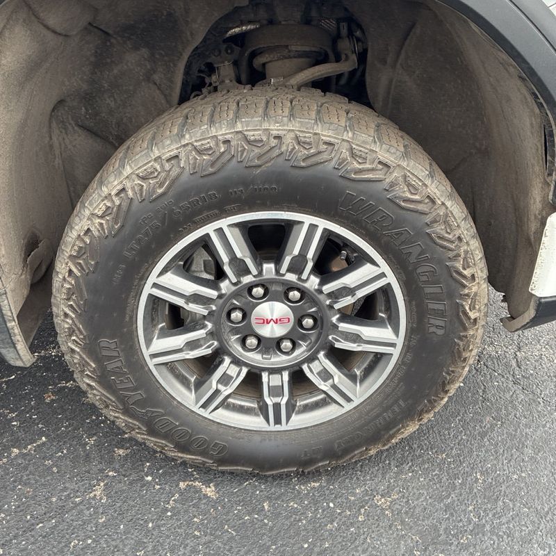 2025 GMC Sierra 1500 AT4 - 22972466 - 13