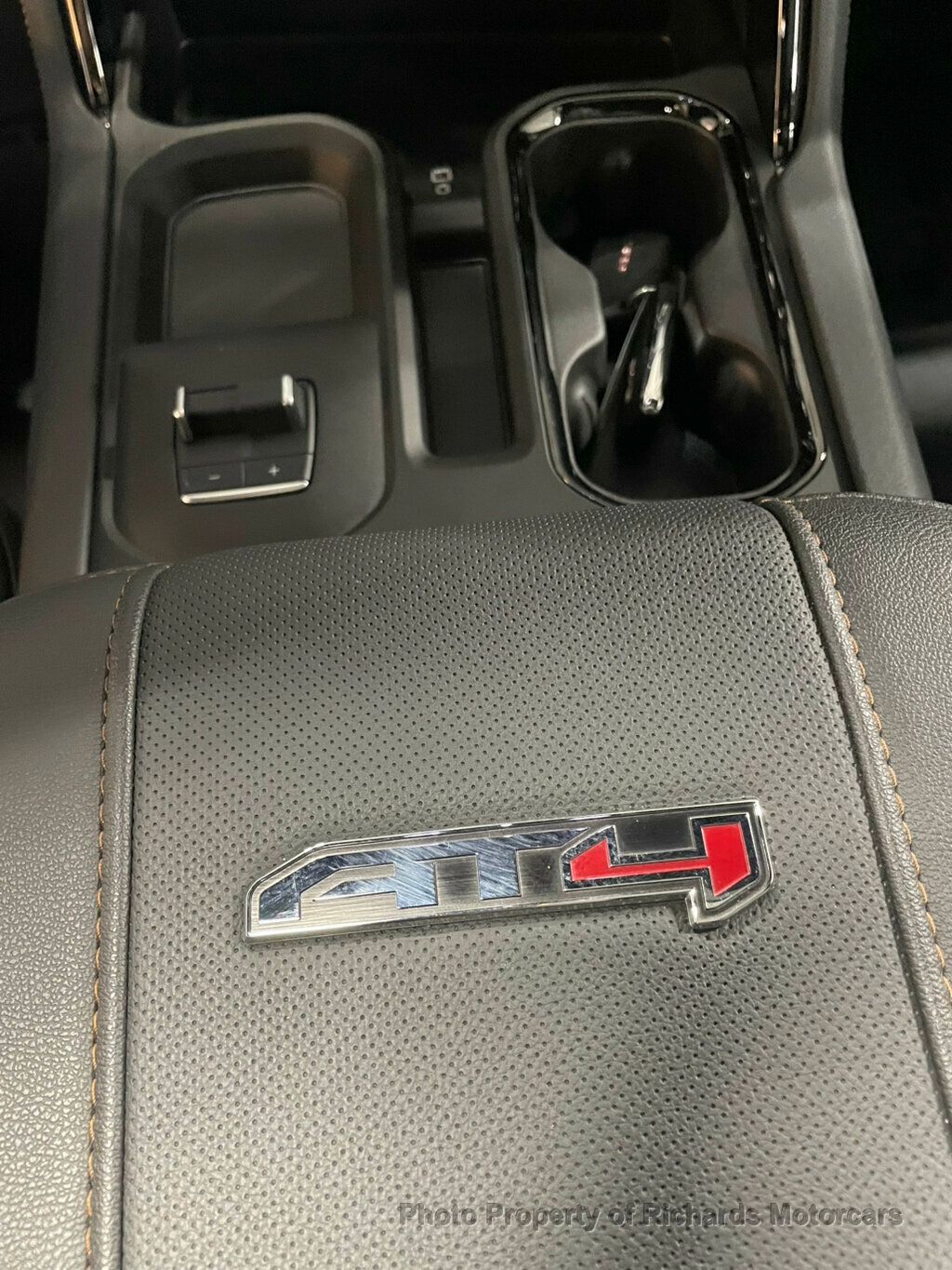 2025 GMC Sierra 2500HD 4WD Crew Cab 159" AT4 - 22945960 - 19