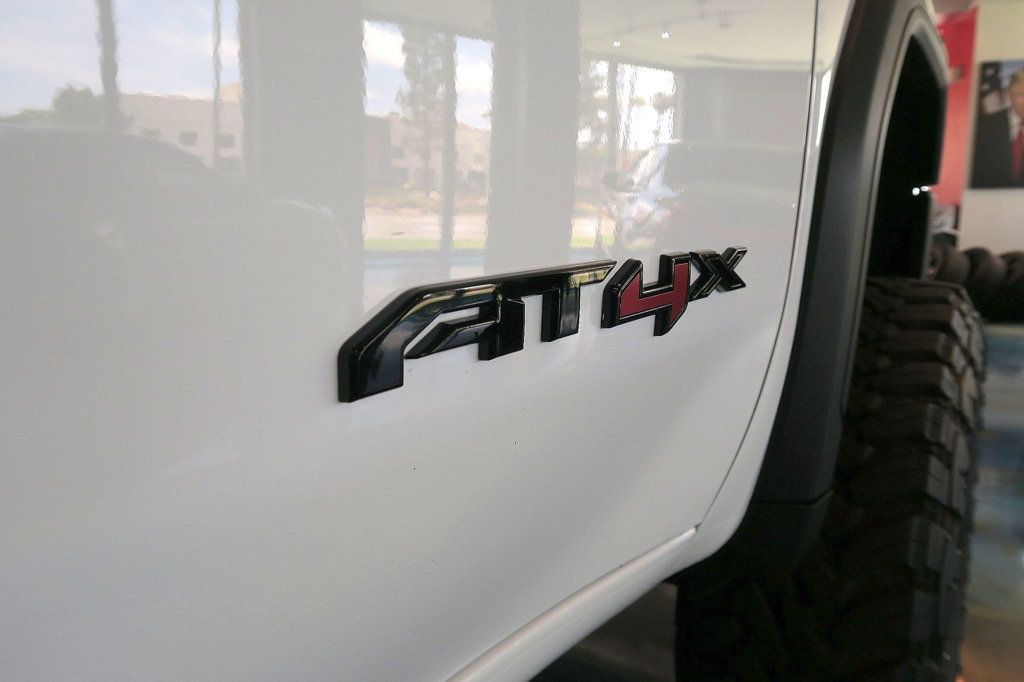 2025 GMC Sierra 2500HD 4WD Crew Cab 159" AT4X - 23025500 - 40