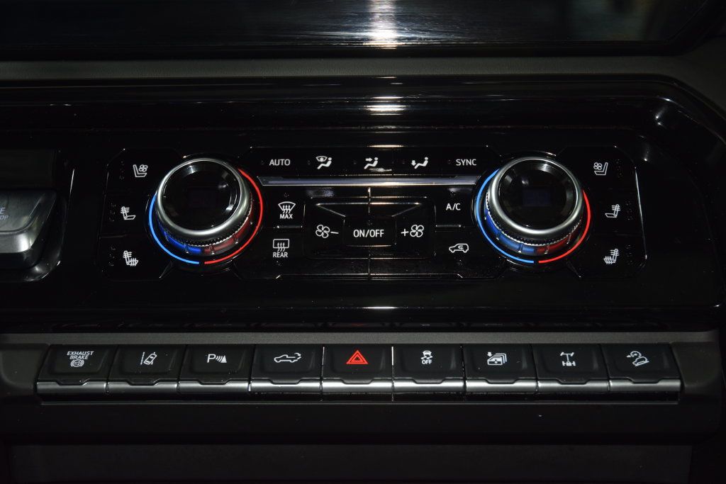 2025 GMC Sierra 2500HD 4WD Crew Cab 159" AT4X - 23081236 - 37