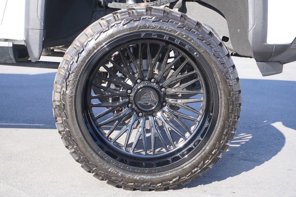 2025 GMC Sierra 3500HD AT4 - 22985222 - 17