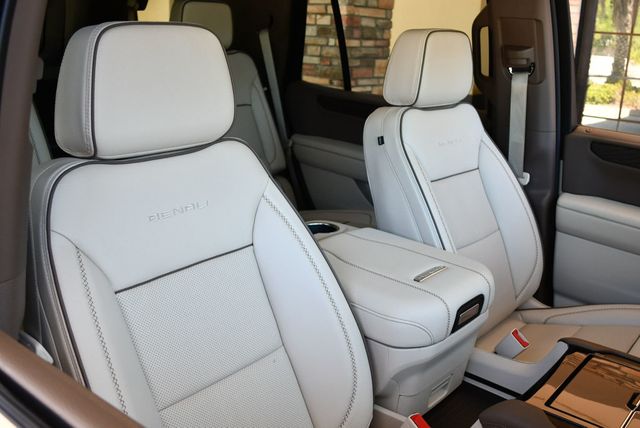 2025 GMC Yukon 4WD 4 Door Denali W/Sun & Power Step Package - 23013151 - 24