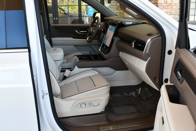 2025 GMC Yukon 4WD 4 Door Denali W/Sun & Power Step Package - 23013151 - 52