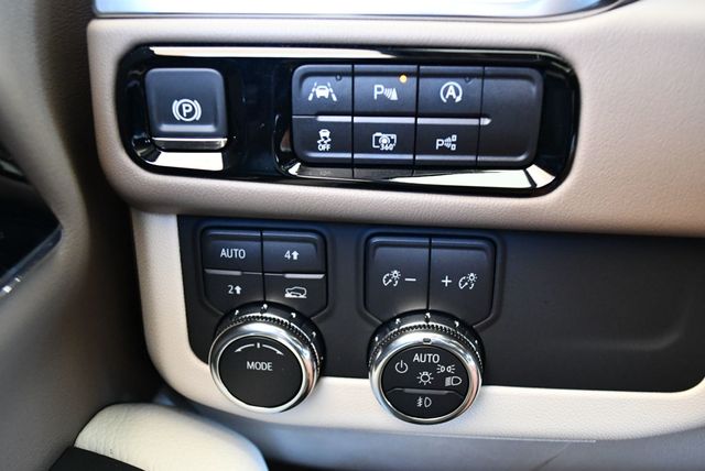 2025 GMC Yukon 4WD 4 Door Denali W/Sun & Power Step Package - 23013151 - 68