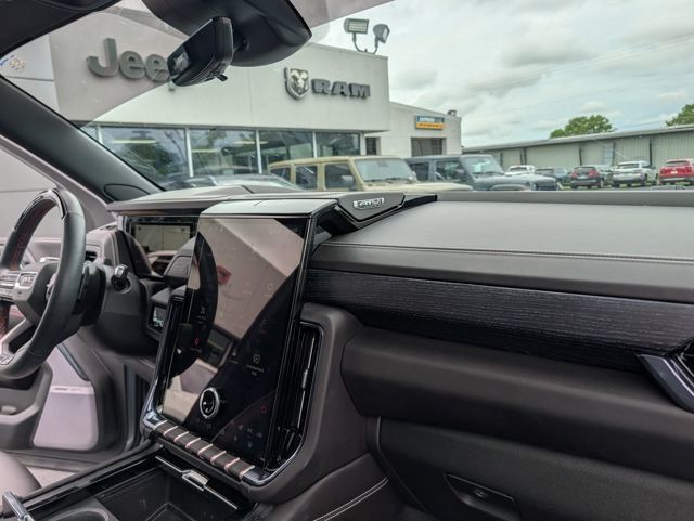 2025 GMC Yukon 4WD 4dr AT4 Ultimate - 23033499 - 18