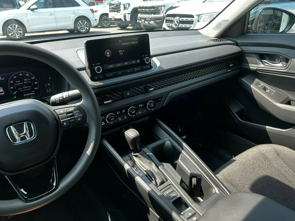 2025 Honda Accord SE photo 27