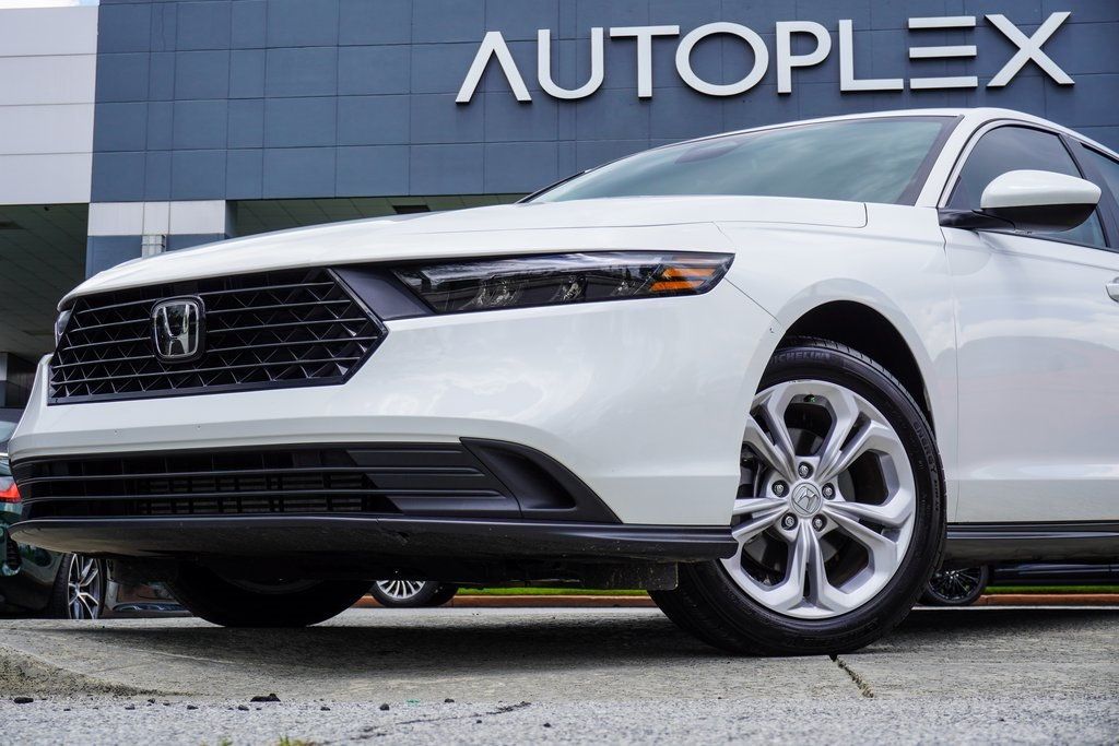 2025 Honda Accord LX photo 2