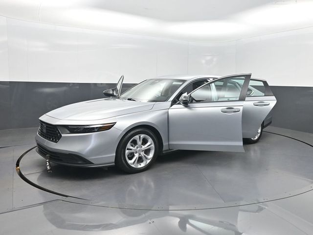 2025 Honda Accord Sedan LX CVT - 23056915 - 31