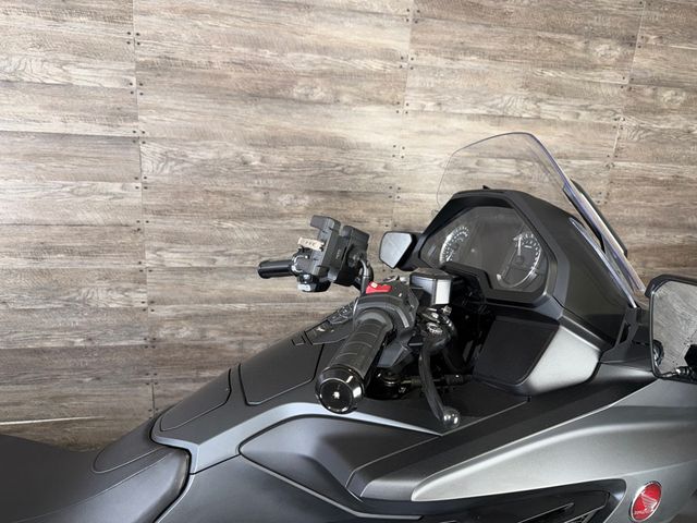 2025 Honda Gold Wing 50th Anniversary DCT One Owner! - 23061551 - 4
