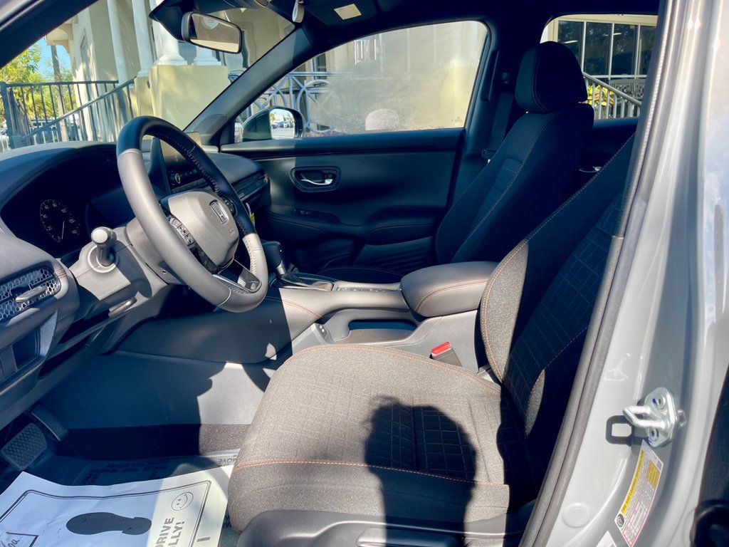 2025 Honda HR-V Sport 2WD photo 11