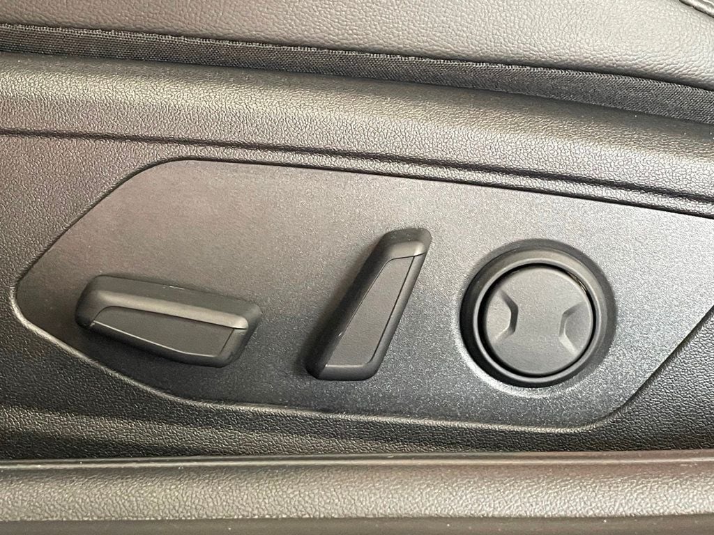 2025 Hyundai Elantra Limited IVT - 23000080 - 11