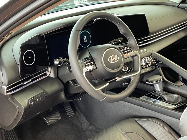 2025 Hyundai Elantra Limited IVT - 23000080 - 12