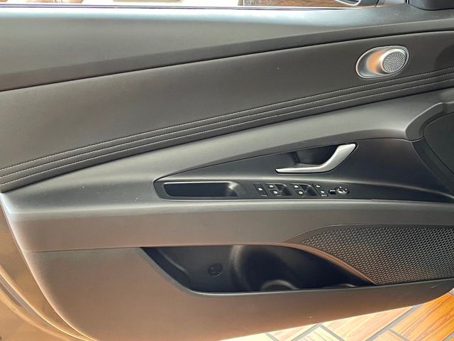 2025 Hyundai Elantra Limited IVT - 23000080 - 13