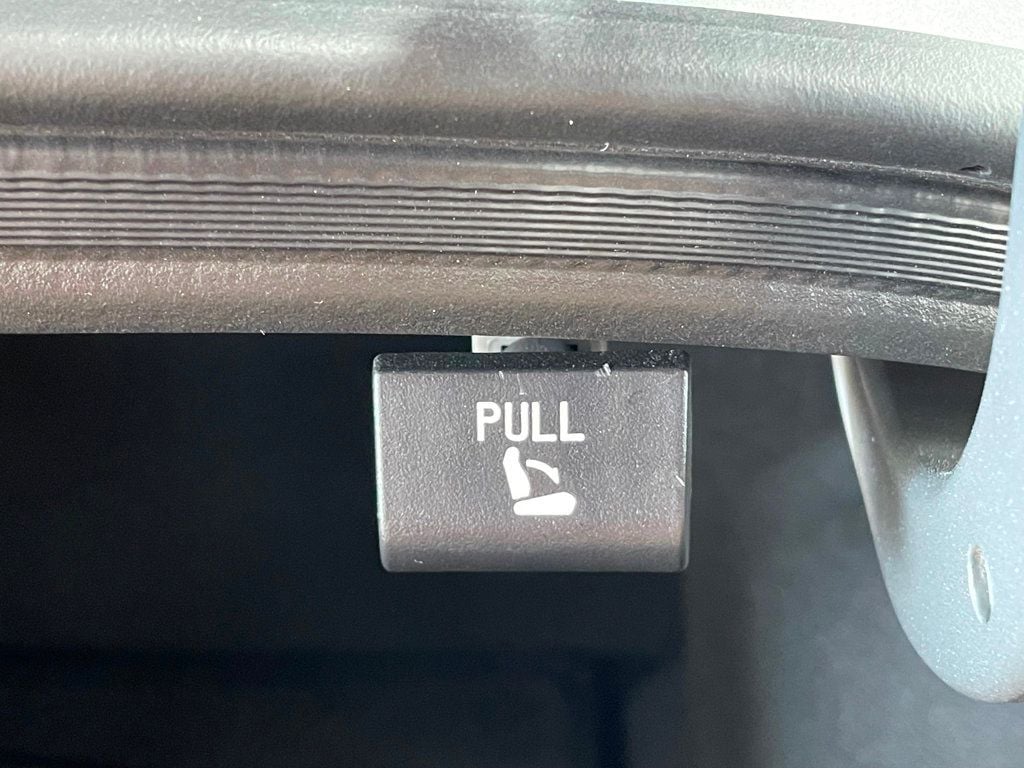 2025 Hyundai Elantra Limited IVT - 23000080 - 18