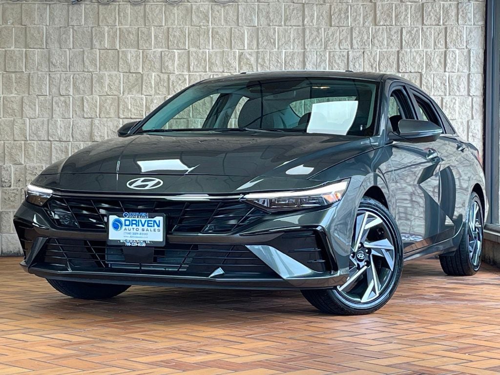 2025 Hyundai Elantra Limited IVT - 23000080 - 1