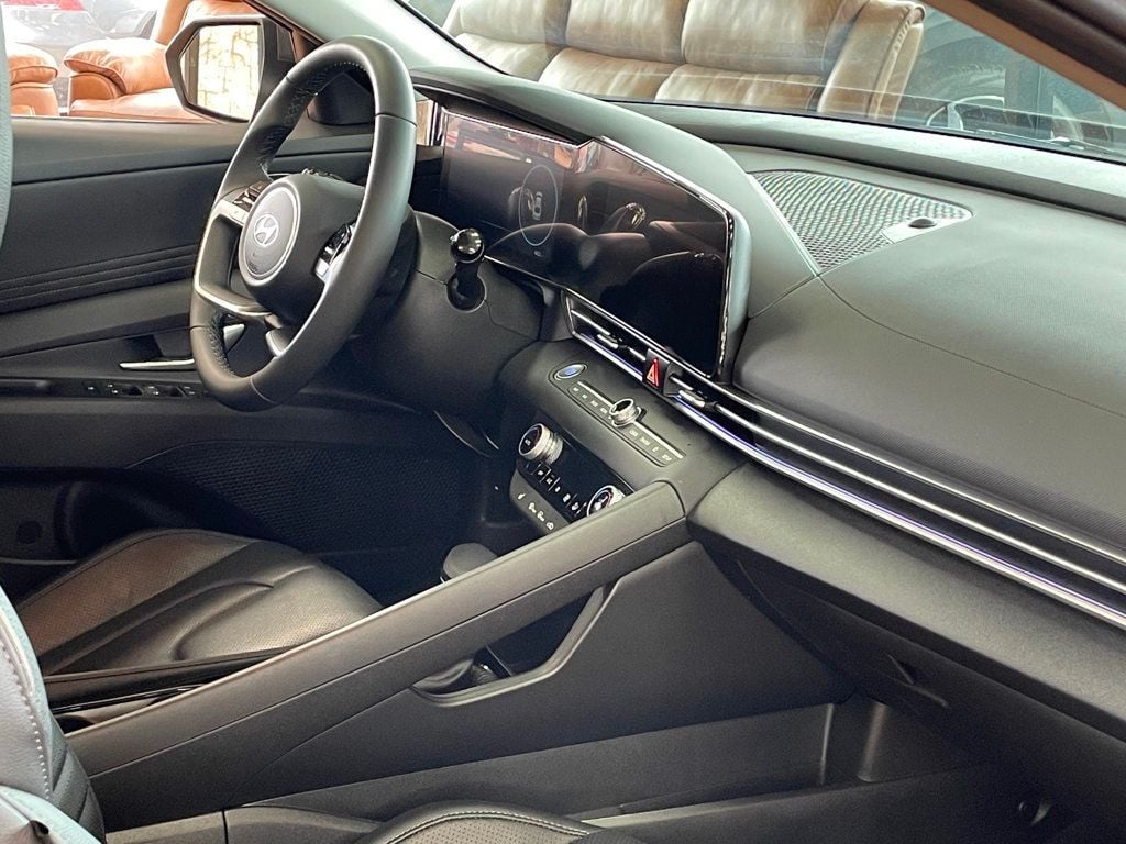 2025 Hyundai Elantra Limited IVT - 23000080 - 21