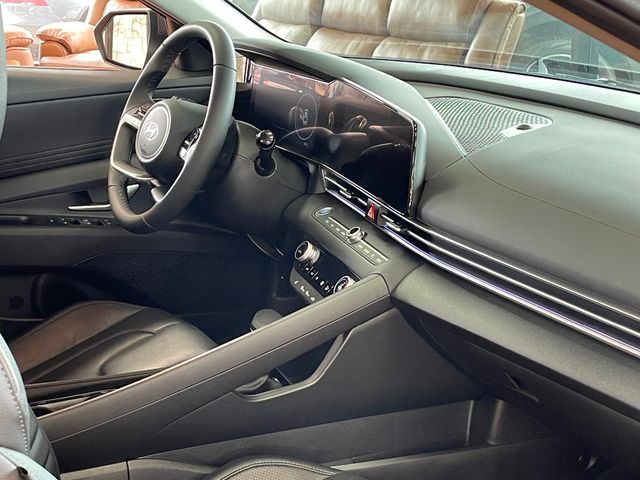 2025 Hyundai Elantra Limited IVT - 23000080 - 21
