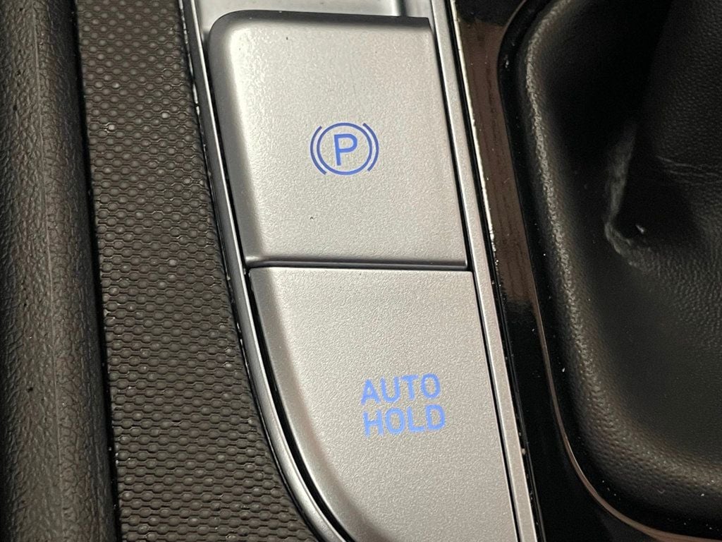 2025 Hyundai Elantra Limited IVT - 23000080 - 33