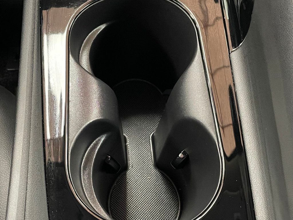 2025 Hyundai Elantra Limited IVT - 23000080 - 34