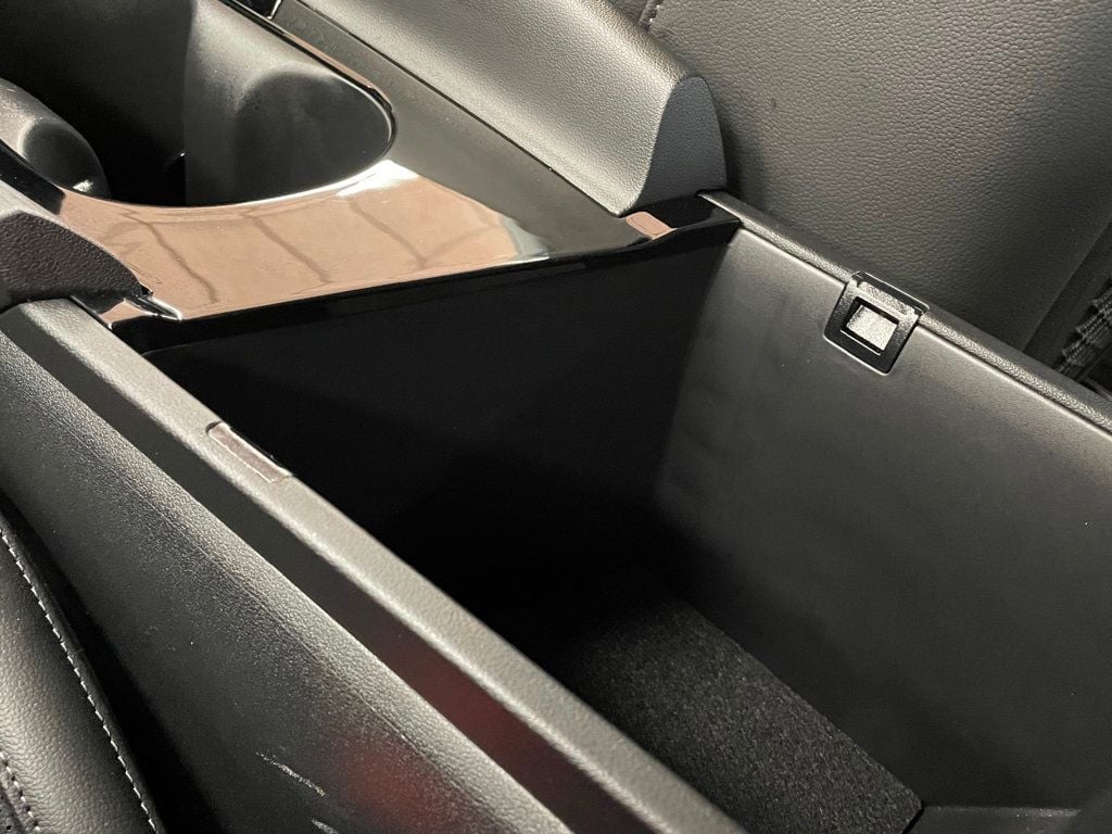 2025 Hyundai Elantra Limited IVT - 23000080 - 36