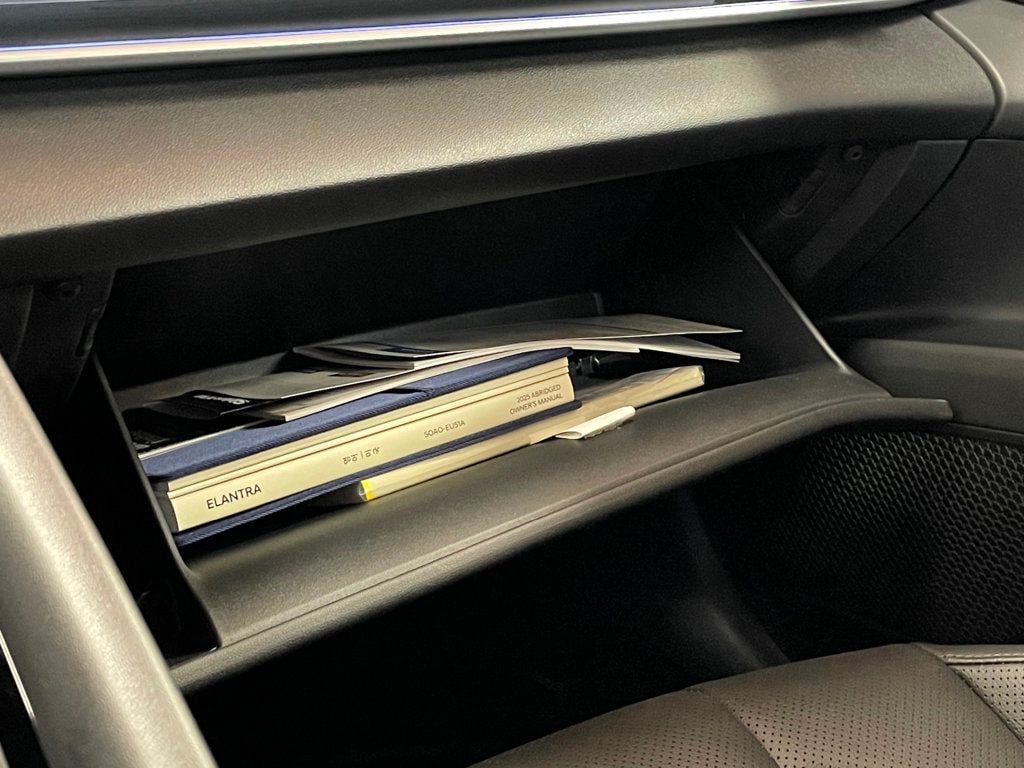 2025 Hyundai Elantra Limited IVT - 23000080 - 37