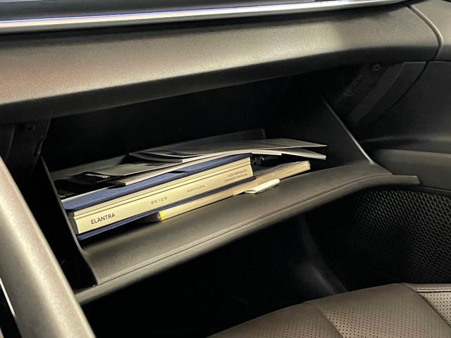 2025 Hyundai Elantra Limited IVT - 23000080 - 37