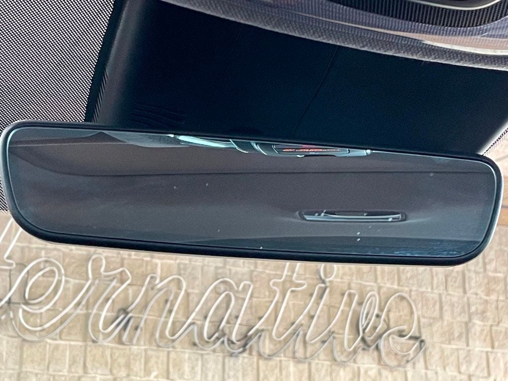 2025 Hyundai Elantra Limited IVT - 23000080 - 38