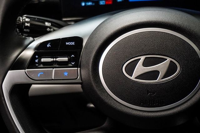2025 Hyundai Elantra Limited IVT - 23033811 - 16