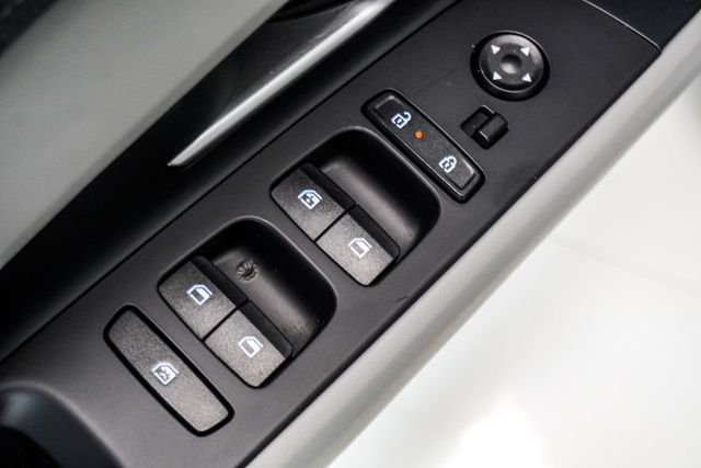 2025 Hyundai Elantra Limited IVT - 23033811 - 22
