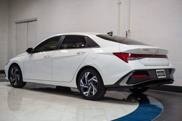 2025 Hyundai Elantra Limited IVT - 23033811 - 32