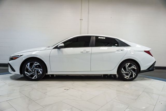 2025 Hyundai Elantra Limited IVT - 23033811 - 33