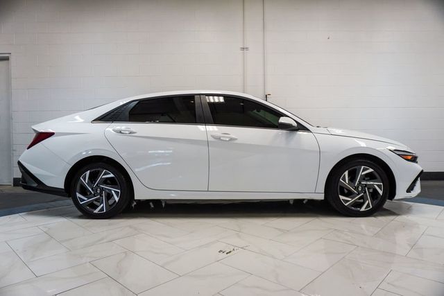 2025 Hyundai Elantra Limited IVT - 23033811 - 34