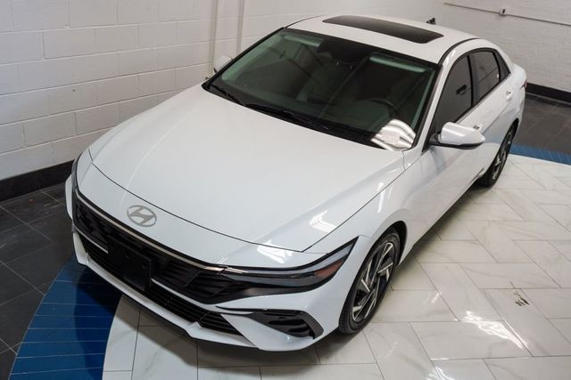 2025 Hyundai Elantra Limited IVT - 23033811 - 39