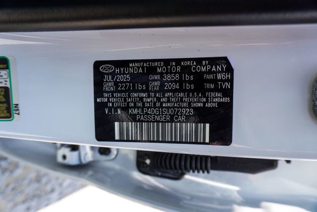 2025 Hyundai Elantra Limited IVT - 23033811 - 41