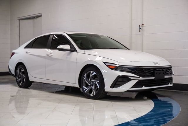 2025 Hyundai Elantra 2.0 Limited IVT's photo