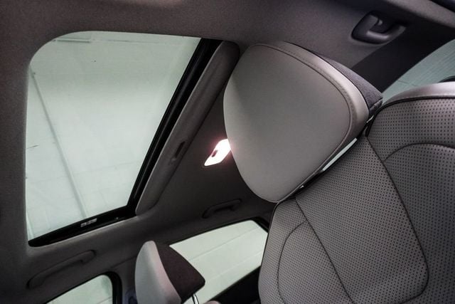 2025 Hyundai Elantra Limited IVT - 23033811 - 7