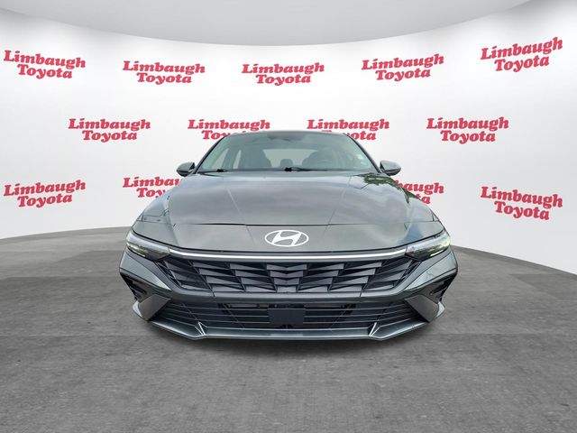 2025 Hyundai Elantra Limited IVT - 23017779 - 21
