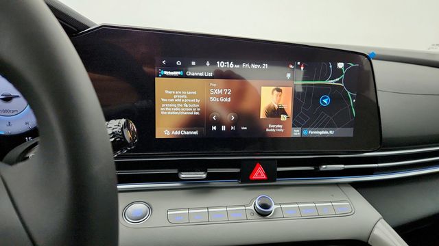 2025 Hyundai Elantra Limited IVT - 22949794 - 16