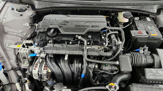 2025 Hyundai Elantra Limited IVT - 22949794 - 25