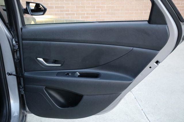 2025 Hyundai Elantra SE - 23046419 - 19