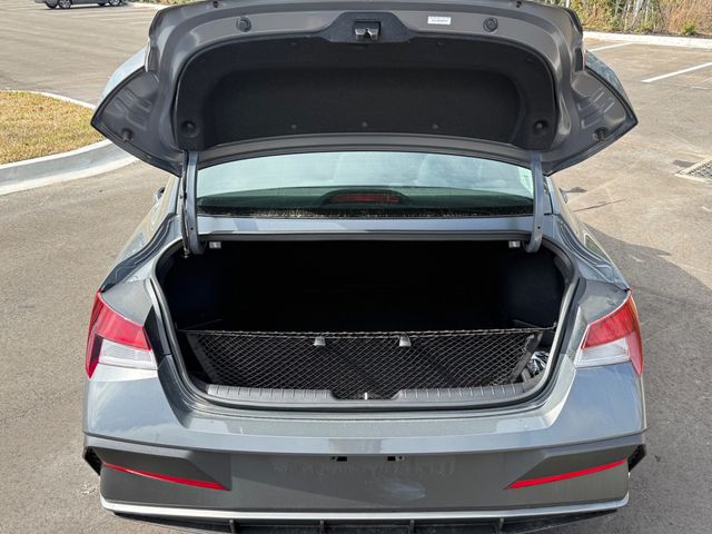 2025 Hyundai Elantra SE - 22987985 - 12