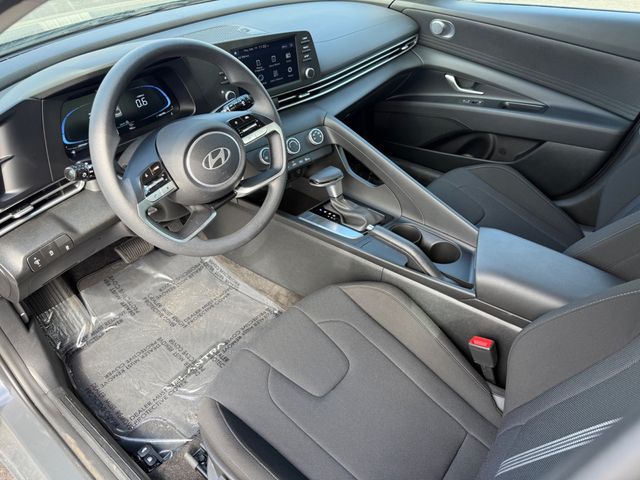 2025 Hyundai Elantra SE - 22987985 - 5