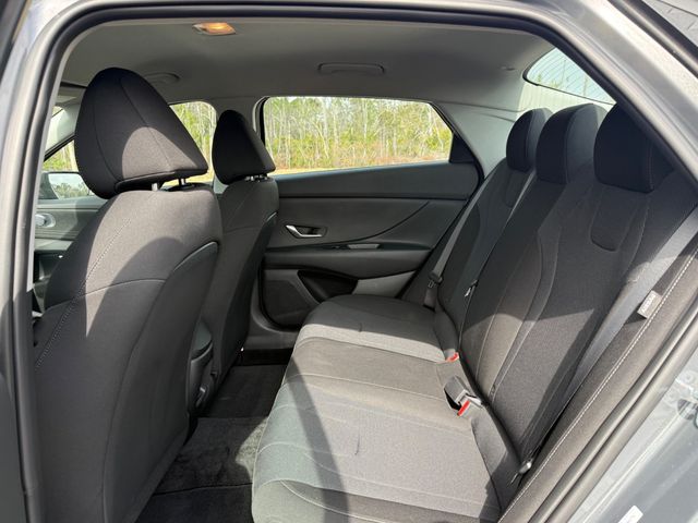 2025 Hyundai Elantra SE - 22987985 - 6