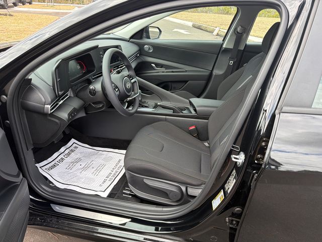 2025 Hyundai Elantra SE - 22988059 - 3