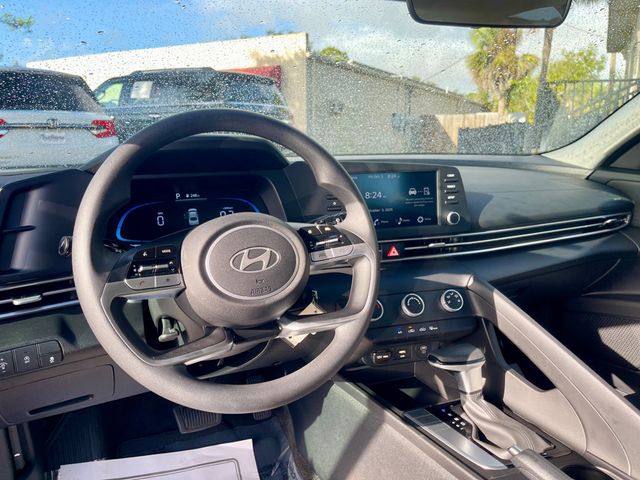 2025 Hyundai Elantra SE - 22922097 - 11