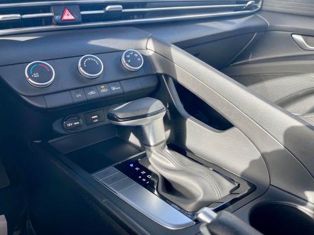 2025 Hyundai Elantra SE - 22922097 - 13