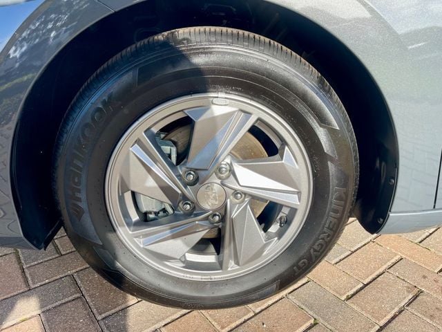 2025 Hyundai Elantra SE - 22922097 - 8